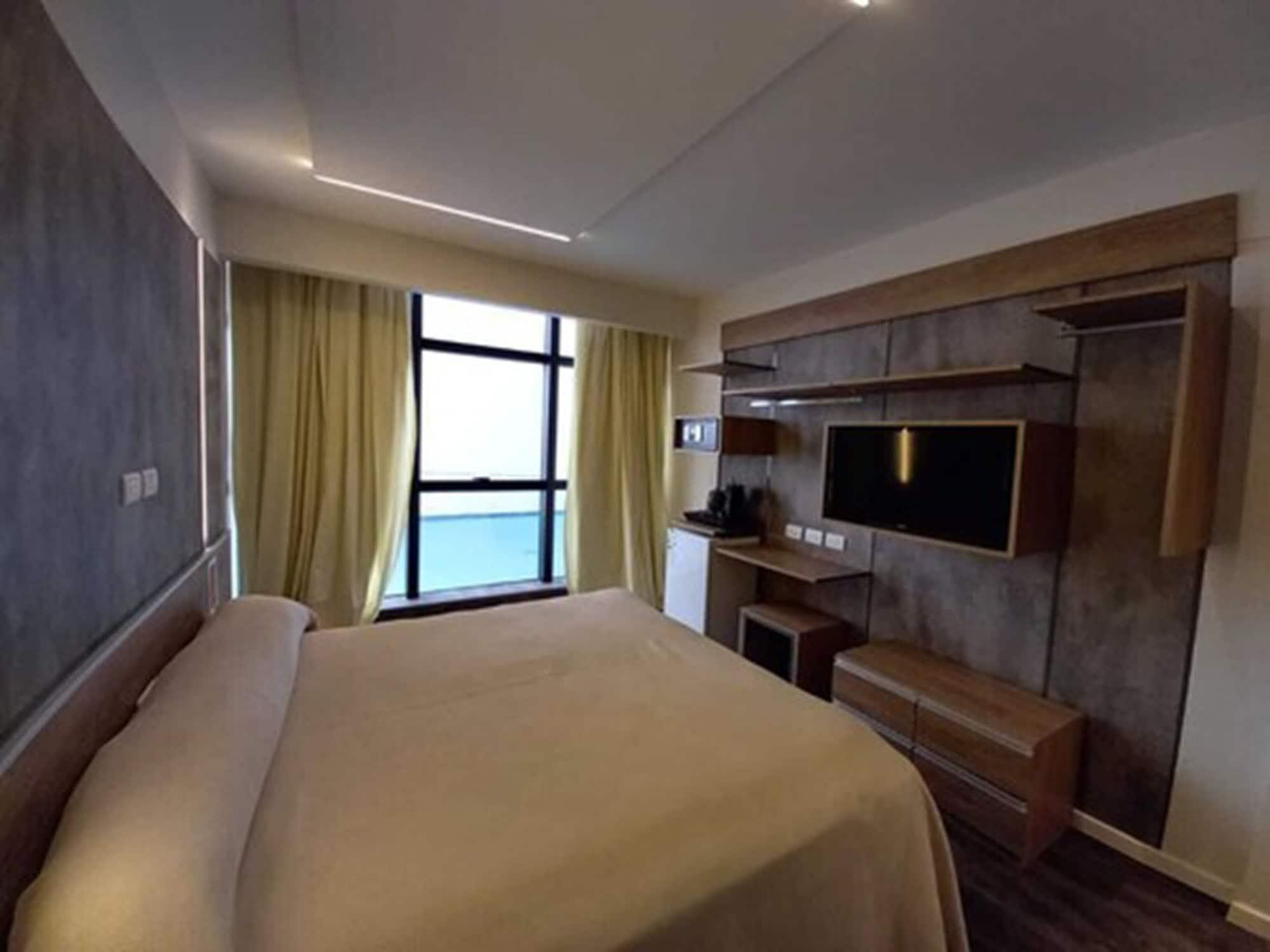 Versailles Hotel 4*
